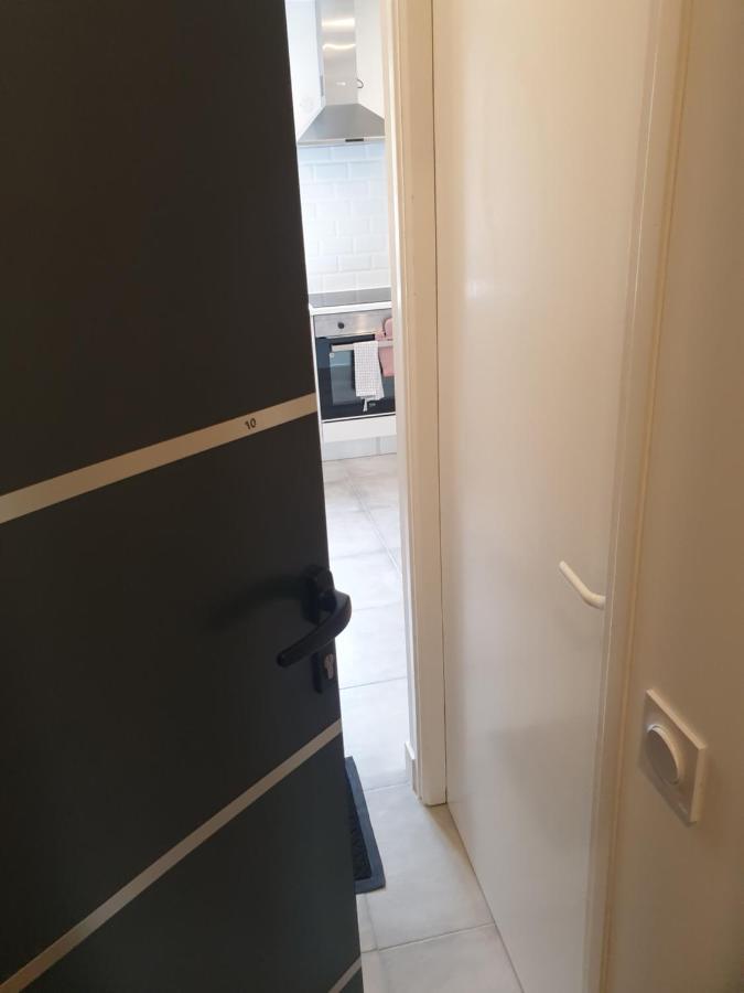 Appartements Renove 2023 Proche Aeroport 5Min, Gare Sncf 2 Min, Tramway Au Pied De L'Immeuble , Parking Possible, Renovated Apartments 2023 Near The Airport 5 Min, Train Station 2 Min, Tram Next To The Building 1 Min, Parking Possible Nice Kamer foto